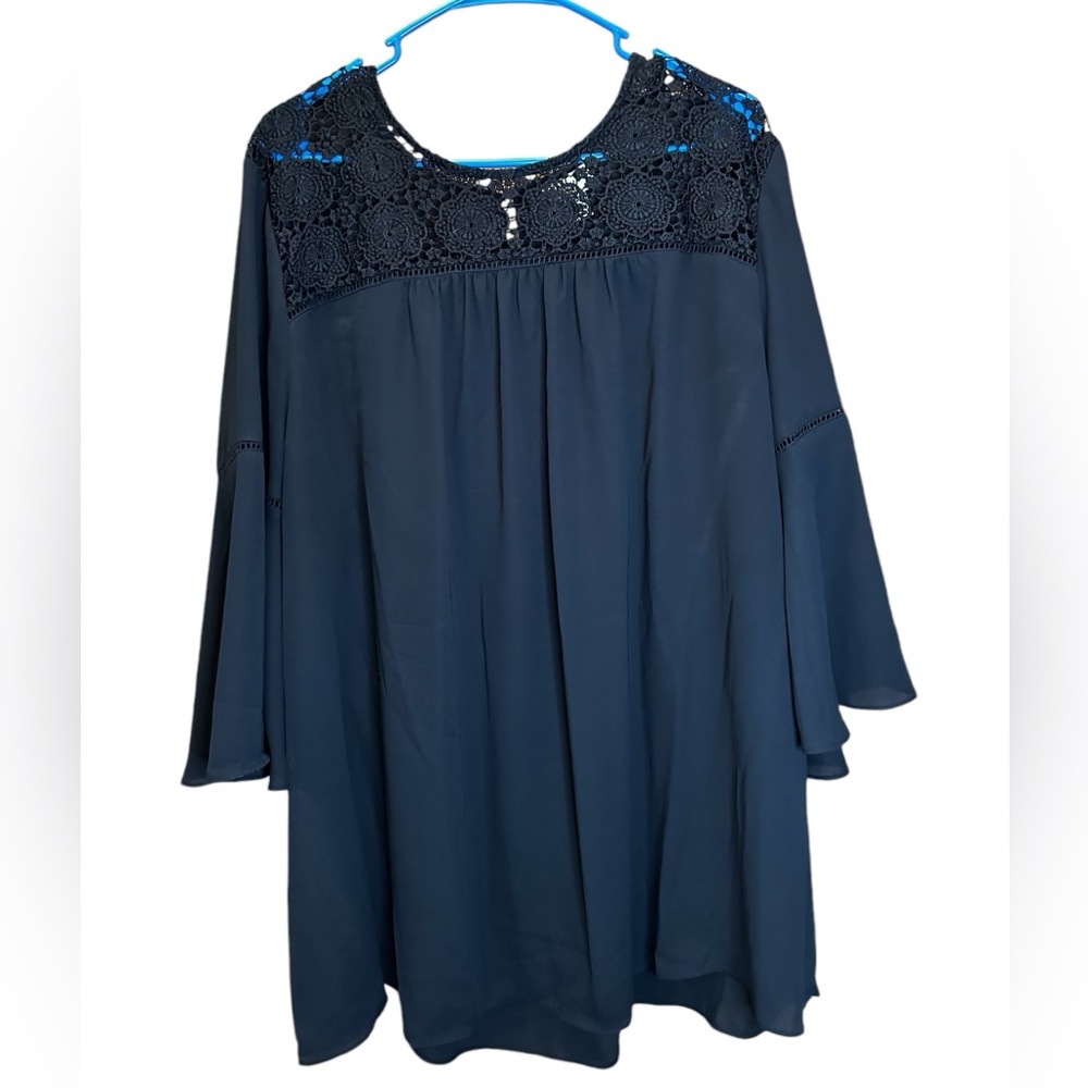 Ava & Viv Black tunic shirt Size 3X with bell‎ sleeves lacy
